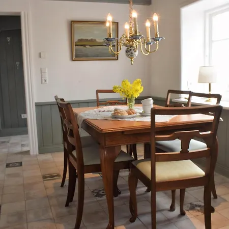 Nele Emmelsbuell-horsbuell *