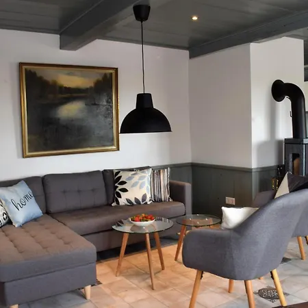 Nele Emmelsbuell-horsbuell *