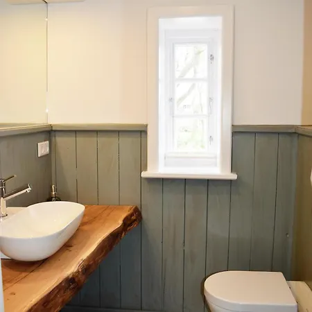 Nele Emmelsbuell-horsbuell